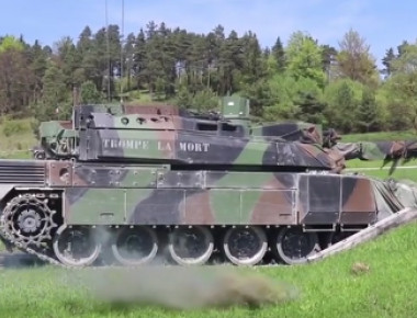 Γαλλικά άρματα μάχης Leclerc ανοίγουν πυρ σε άσκηση του ΝΑΤΟ! (βίντεο)